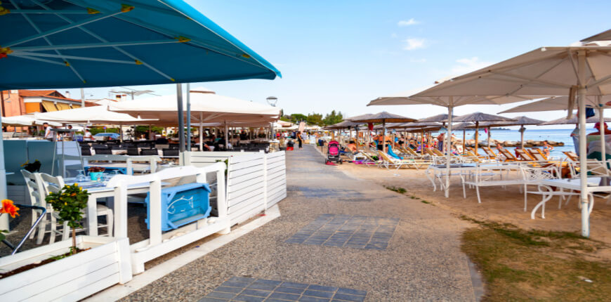 Halkidiki's Cosmopolitan beaches-Nikiti Beach. Beachfront Festivities -GreekTransfer