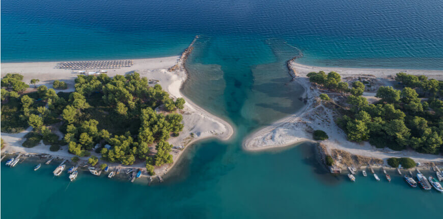 11 Best Beach Bars in Halkidiki-Glarokavos Beach Bar-Greek Transfer Services